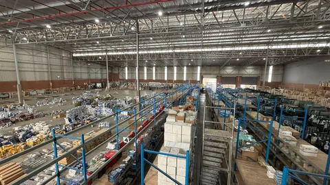 Warehouse to let in Pomona (8).